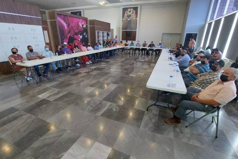 Rentan puestos del mercado de $380, hasta en $25 mil; reglamento atacará vicios: Regidor