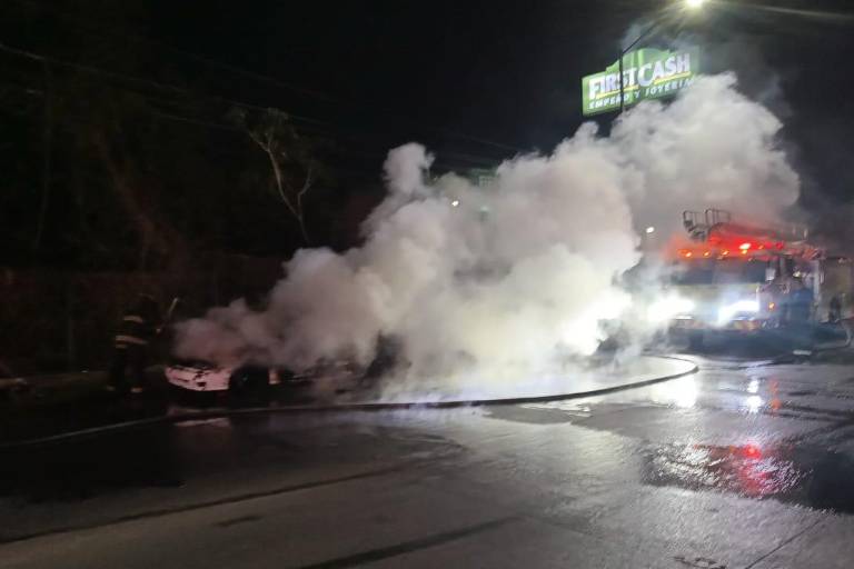 Se incendian dos vehículos en distintas colonias de Culiacán