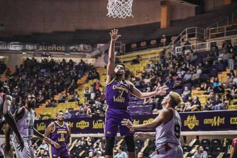 Caballeros ven acción en la Liga Nacional de Baloncesto Profesional