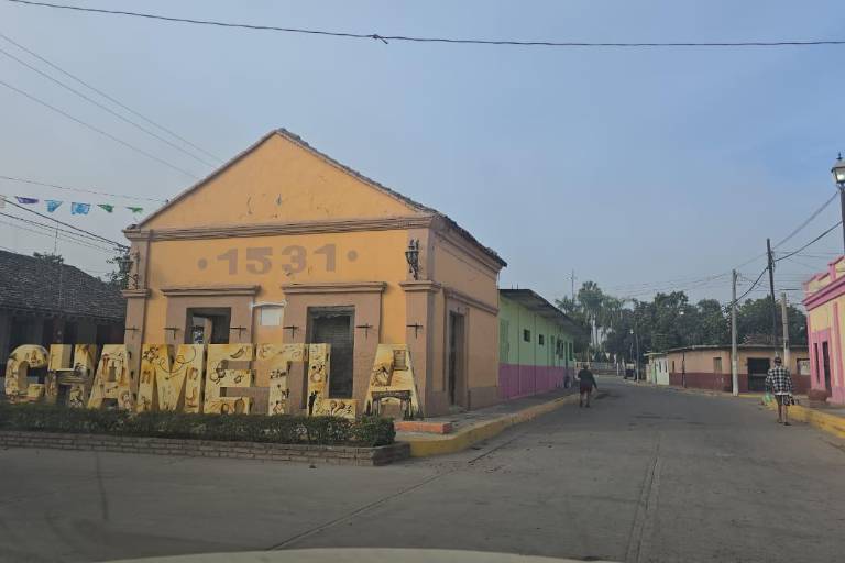 Reportan vecinos de Chametla que se mantienen sin energía eléctrica