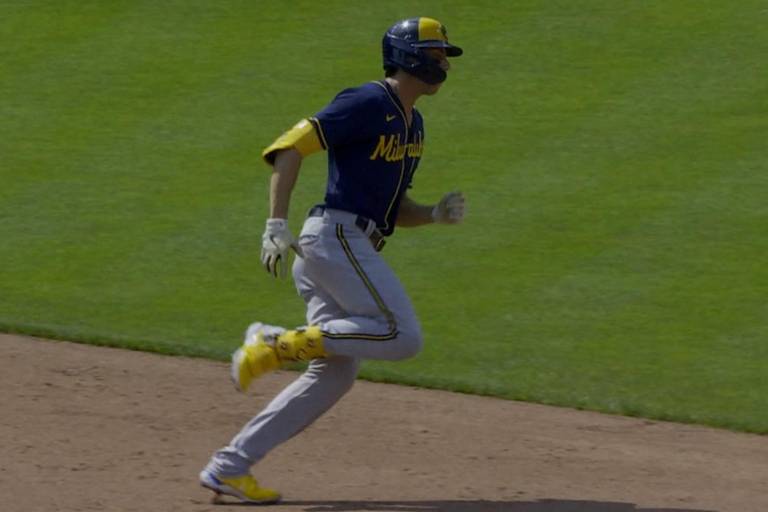 Christian Yelich completa el tercer ciclo de su carrera