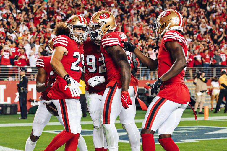 Los 49ers de San Francisco vencen por paliza a los Rams de Los Ángeles