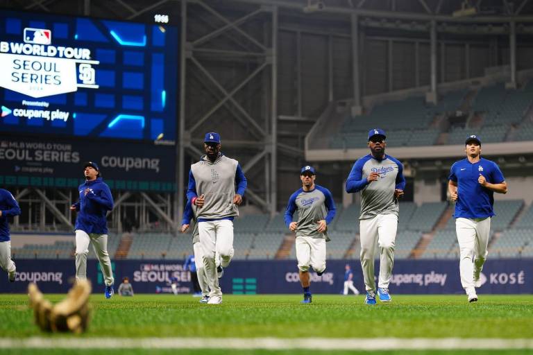 Dodgers y Padres revelan sus rósters de jugadores para viaje a Corea