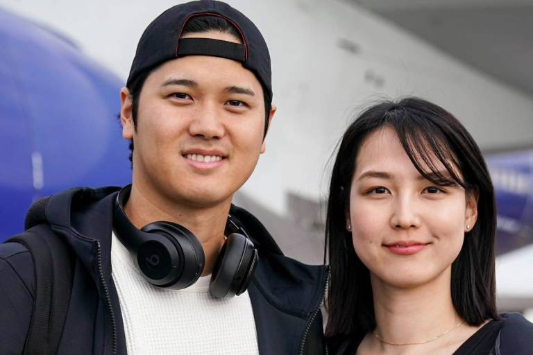 Shohei Ohtani presenta a su esposa por medio de redes sociales