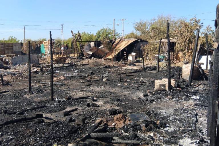 Relatan familias en Mazatlán tragedia en la que el fuego arrasó con sus hogares