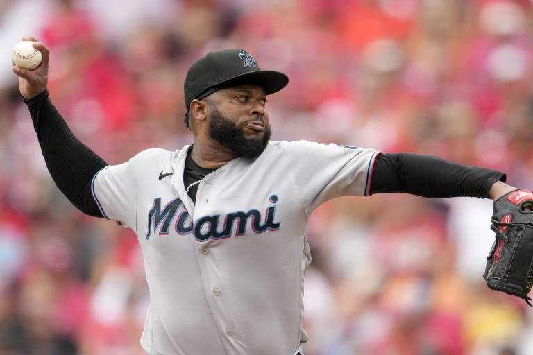 Johnny Cueto pacta contrato de liga menor con Rangers