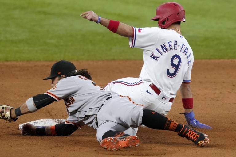 Rangers dejan tendidos a Gigantes en 11 entradas
