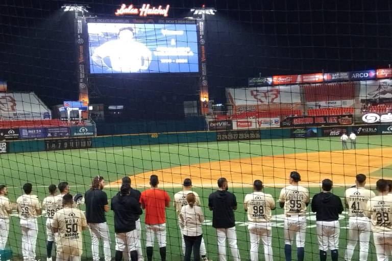 Brindan en el Teodoro Mariscal un minuto de aplausos en honor a Fernando Valenzuela