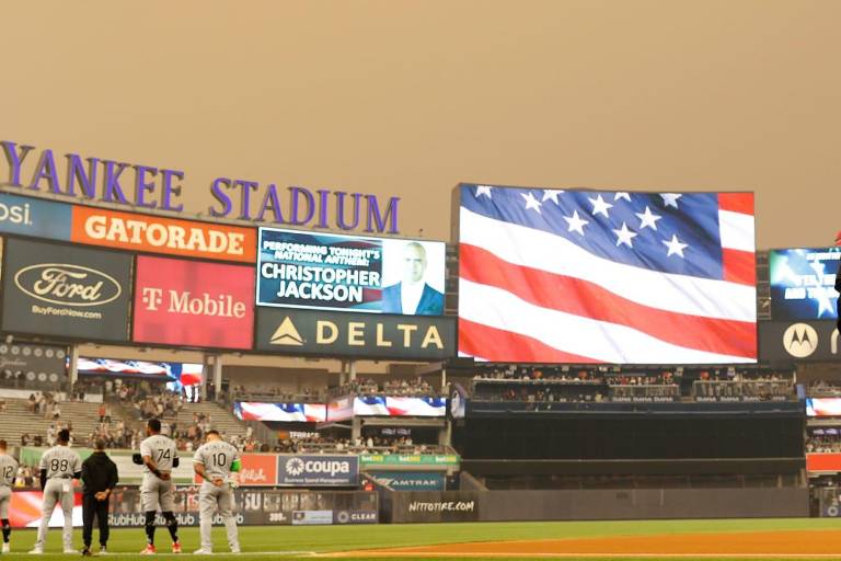 MLB suspende juegos en Nueva York y Filadelfia a causa del humo