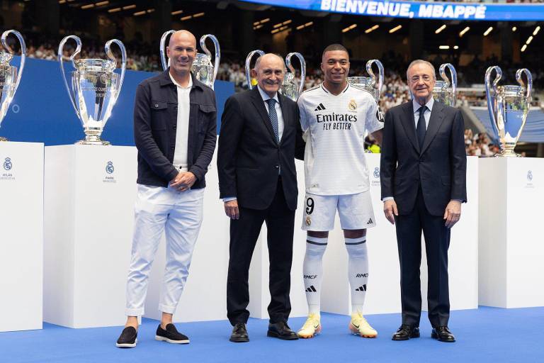 Espectacular recibimiento a Kylian Mbappé en el Santiago Bernabéu