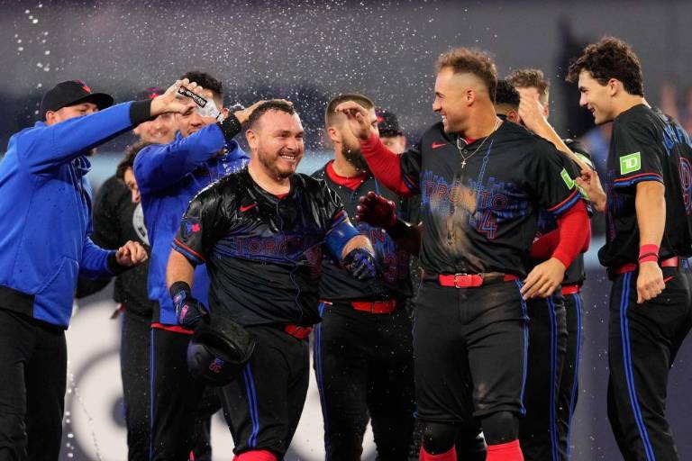 Alejandro Kirk da victoria a los Azulejos al dejar tendido a Cardenales