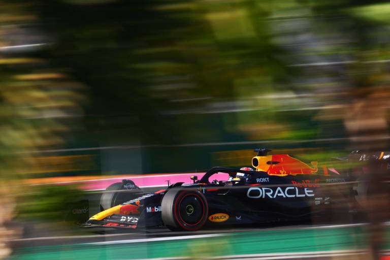 Checo Pérez, en el top 3 en primeras prácticas en Arabia