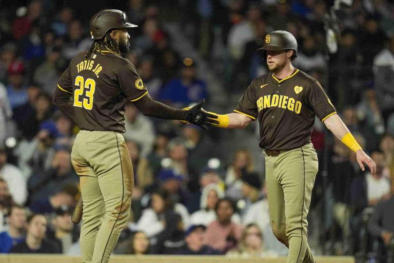 Darvish y salvaje rally en la sexta hacen ganar a Padres en Chicago
