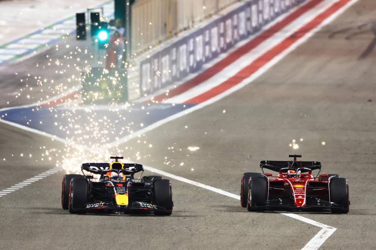 Se le escapa el podio a Checo Pérez en la última vuelta del Gran Premio de Bahrein; Ferrari hace el 1-2