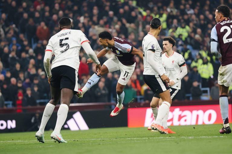 Liverpool empata con Aston Villa y pierde puntos clave