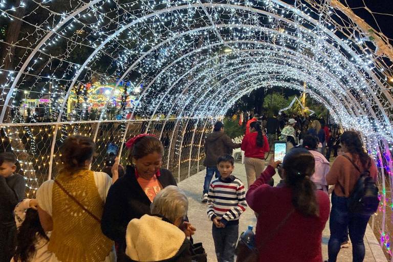 Brilla la magia en Mazatlán con la apertura de la Villa Navideña 2024