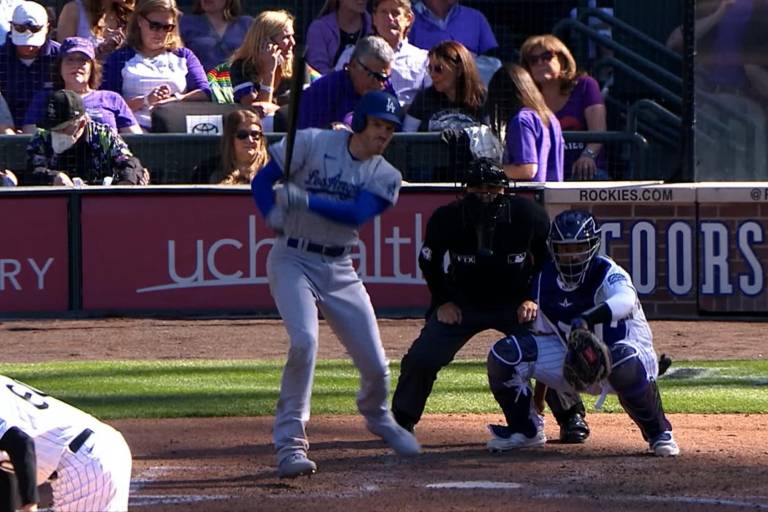 Freddie Freeman da hit y Dodgers vencen a Rockies