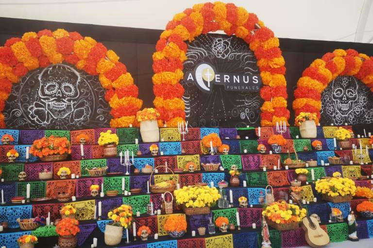 Conmemoran en el Kraken a los fieles difuntos con altar