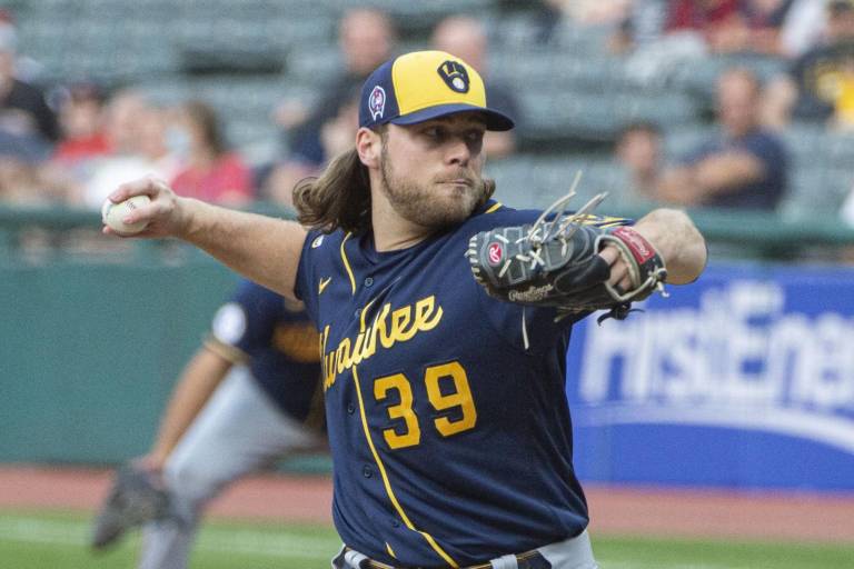 Cerveceros de Milwaukee lanza el noveno juego sin hit de la campaña en Grandes Ligas