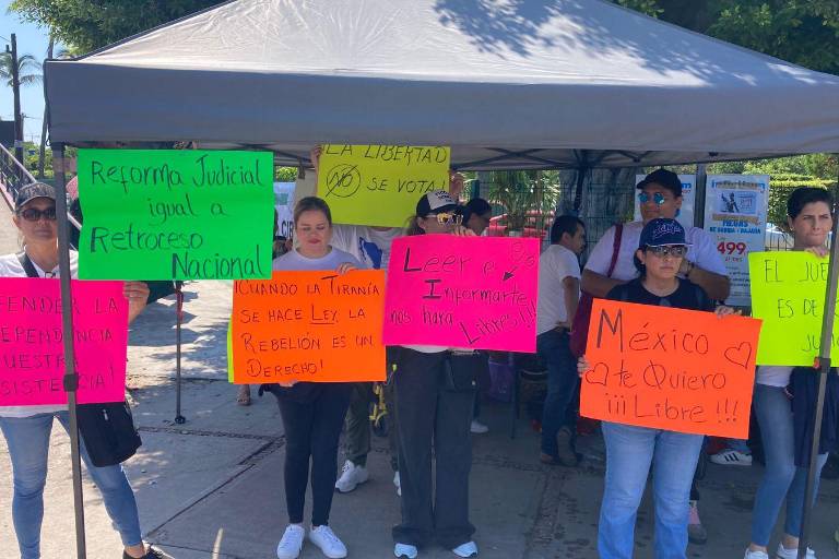 Trabajadores del Poder Judicial se manifiestan en Mazatlán contra la reforma aprobada
