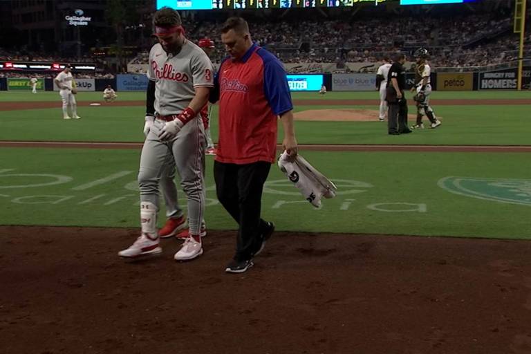 Bryce Harper sufre fractura en un dedo tras bolazo