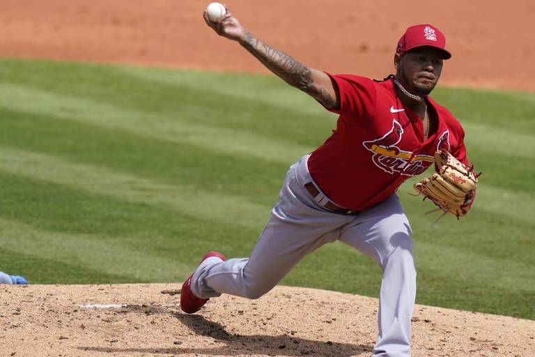 Carlos Martínez enfocado en usar su sinker con los Cardenales