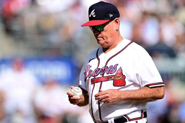 Bravos acuerdan extensión de contrato con Snitker hasta el 2025