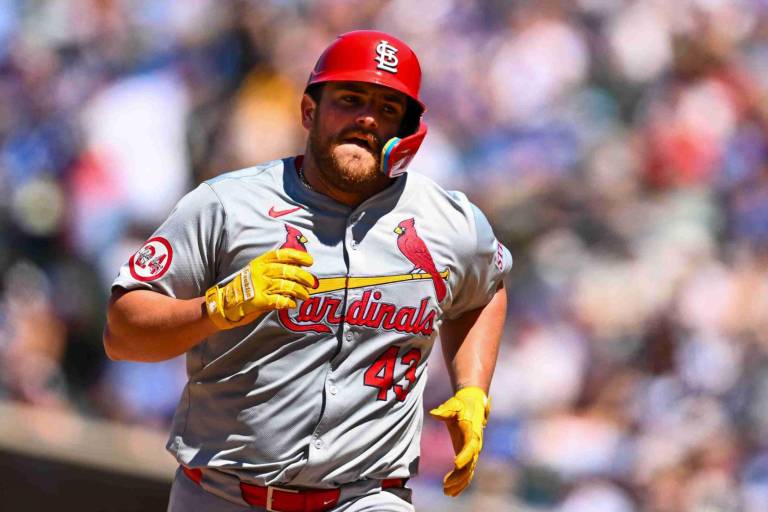 Primer jonrón de Pedro Pagés eleva a los Cardenales en el Wrigley Field