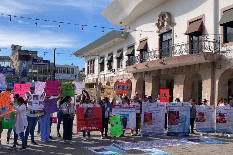 Exigen en manifestación en Mazatlán apoyo para encontrar a personas desaparecidas y renuncia del Gobernador Rocha