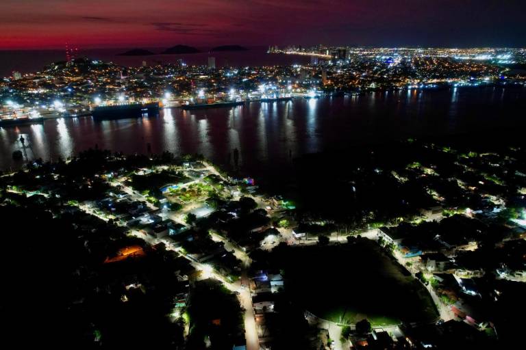 ¡Llegó la luz! Nuevas lámparas LED iluminan la Isla de la Piedra