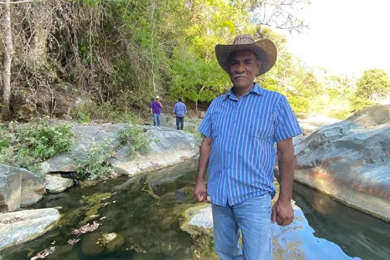 Asesinan al defensor Eustacio Alcalá en Michoacán