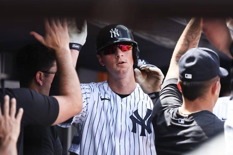 Yanquis sentencian a Reales con HR de Stanton y LeMahieu