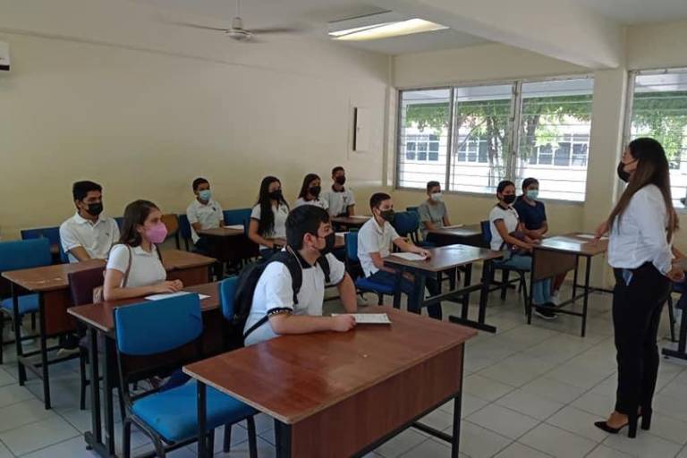 Si se tiene repunte de casos Covid-19, se pospondrá regreso a clases presenciales, señala Rector de la UAS
