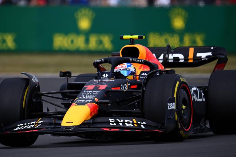 Checo Pérez es segundo en el Gran Premio de Gran Bretaña, tras un gran regreso