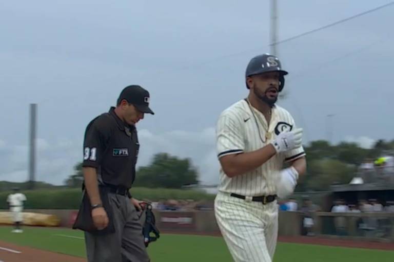 José Abreu da primer jonrón en el ‘Campo de los Sueños’