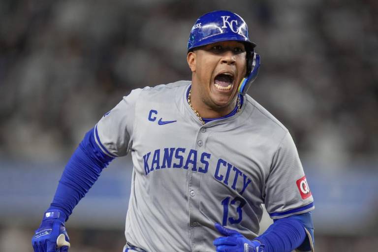 Salvador Pérez y Maikel García brillan por Reales en victoria para empatar serie con Yanquis