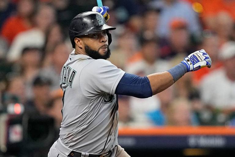 Piratas y 1B Carlos Santana llegan a un acuerdo