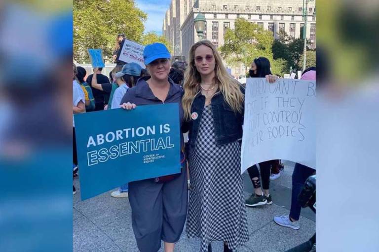 Corte Suprema de EU deroga derecho al aborto