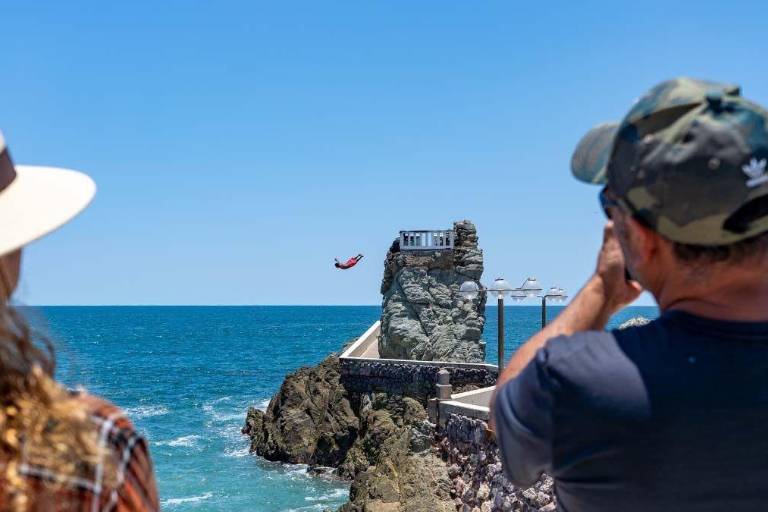 Recrean la historia de los clavadistas de Mazatlán en un documental