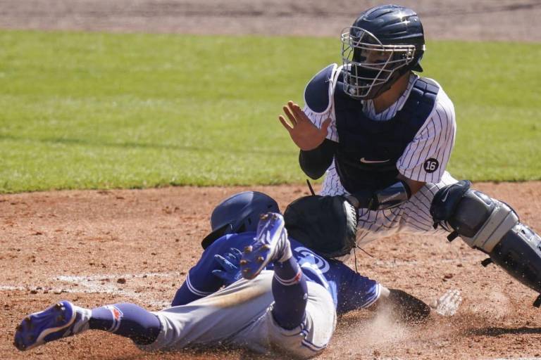 Robinson Chirinos queda fuera por fractura en la muñeca