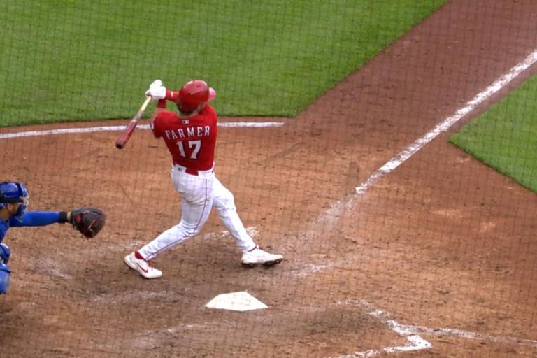 Rojos aplastan a Cachorros con histórica ofensiva