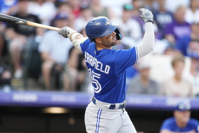 Whit Merrifield pacta con los Filis por un año