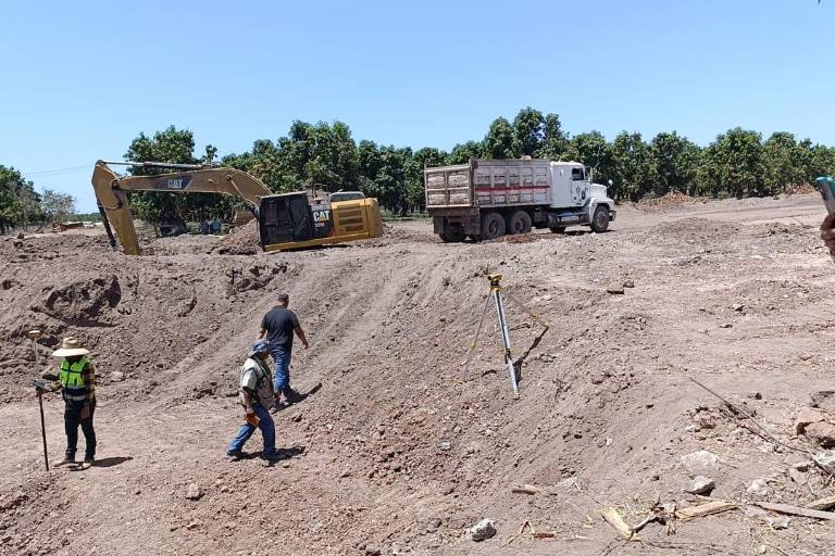 Exigen ejidatarios pago por daños por construcción de canal de riego de presa Santa María en Escuinapa