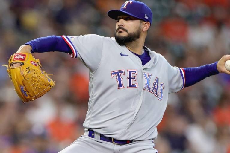 Martín Pérez aceptó oferta calificada de los Rangers