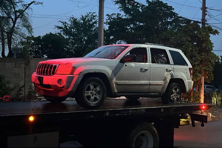 Militares aseguran camioneta con armas tras persecución; una mujer resulta herida