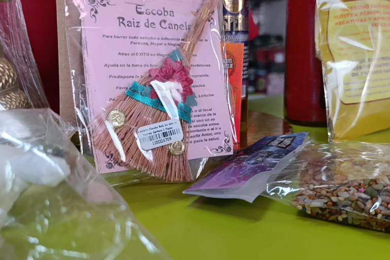 Buscan en Escuinapa amuletos para atraer buena suerte y dinero