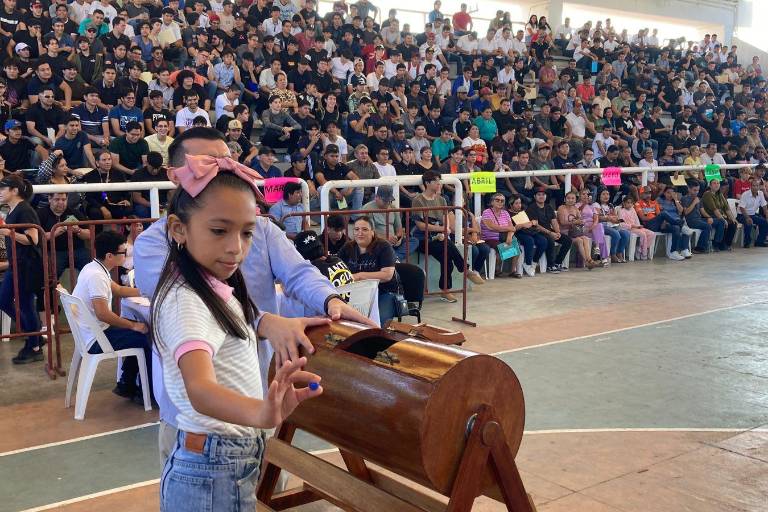 Más de 1,500 jóvenes de Mazatlán acuden al sorteo del Servicio Militar 2024