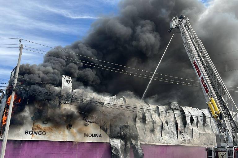 Fue un accidente porque estaban soldando, dice Gobierno estatal sobre incendio en plaza comercial de Culiacán