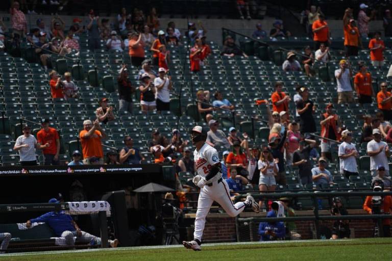 Ramón Urías pega dos jonrones en paliza de Orioles a Azulejos