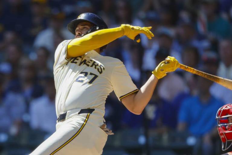 Willy Adames vuelve a botarla y Chourio da grand slam para guiar a Cerveceros